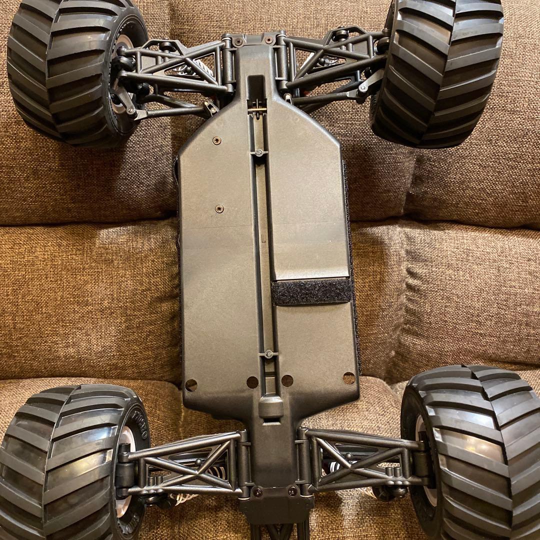 お*ん様 京商　メカレスマッドバンVEシャーシ　シボレーシェベルボディ　部品取り