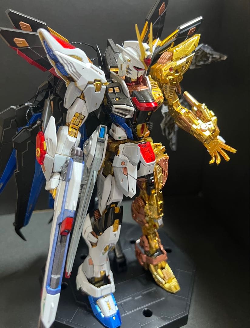 ガンプラ完成品MGEXストライクフリーダムガンダム　外箱あり　 LED発光