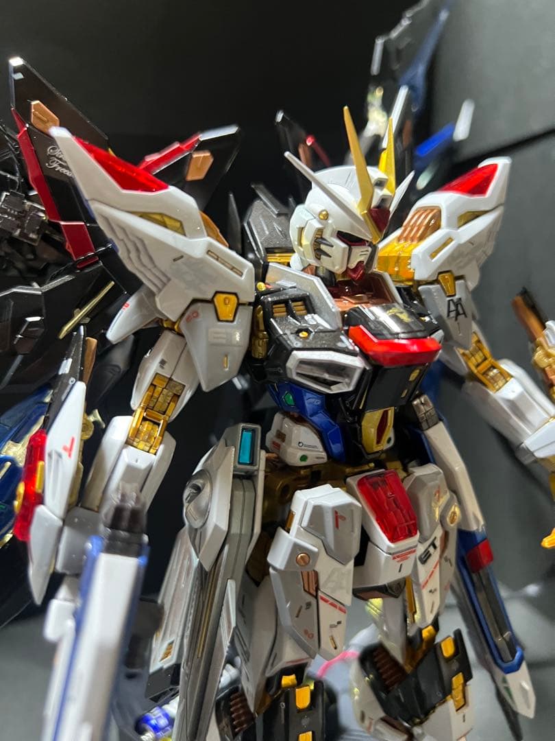 ガンプラ完成品MGEXストライクフリーダムガンダム　外箱あり　 LED発光