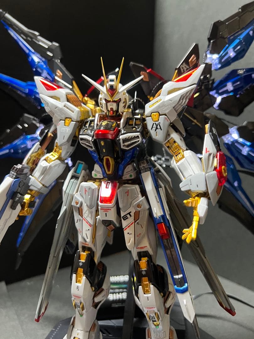 ガンプラ完成品MGEXストライクフリーダムガンダム　外箱あり　 LED発光