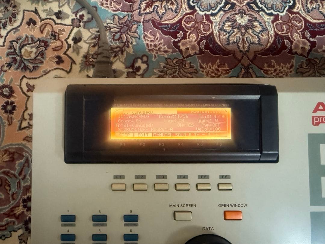 AKAI MPC2000XL サンプラー(中古)