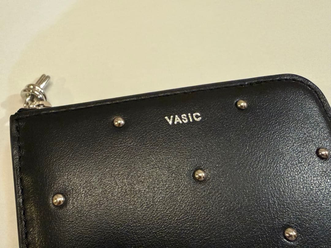 VASIC スタッズ付き二つ折り財布 ブラック/ 新品・未使用