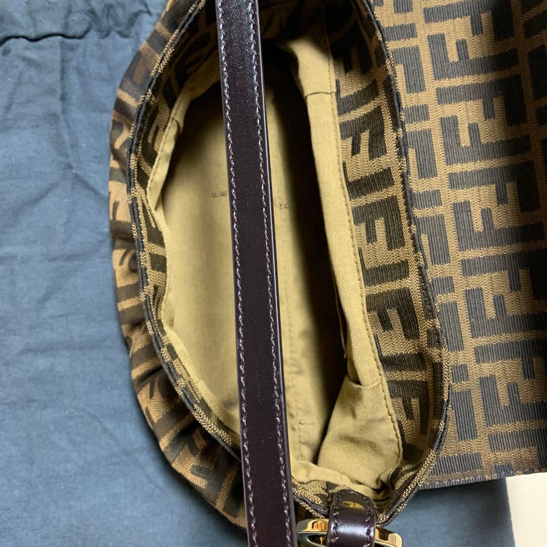 Fendi ロゴ入りショルダーバッグ ブラウン