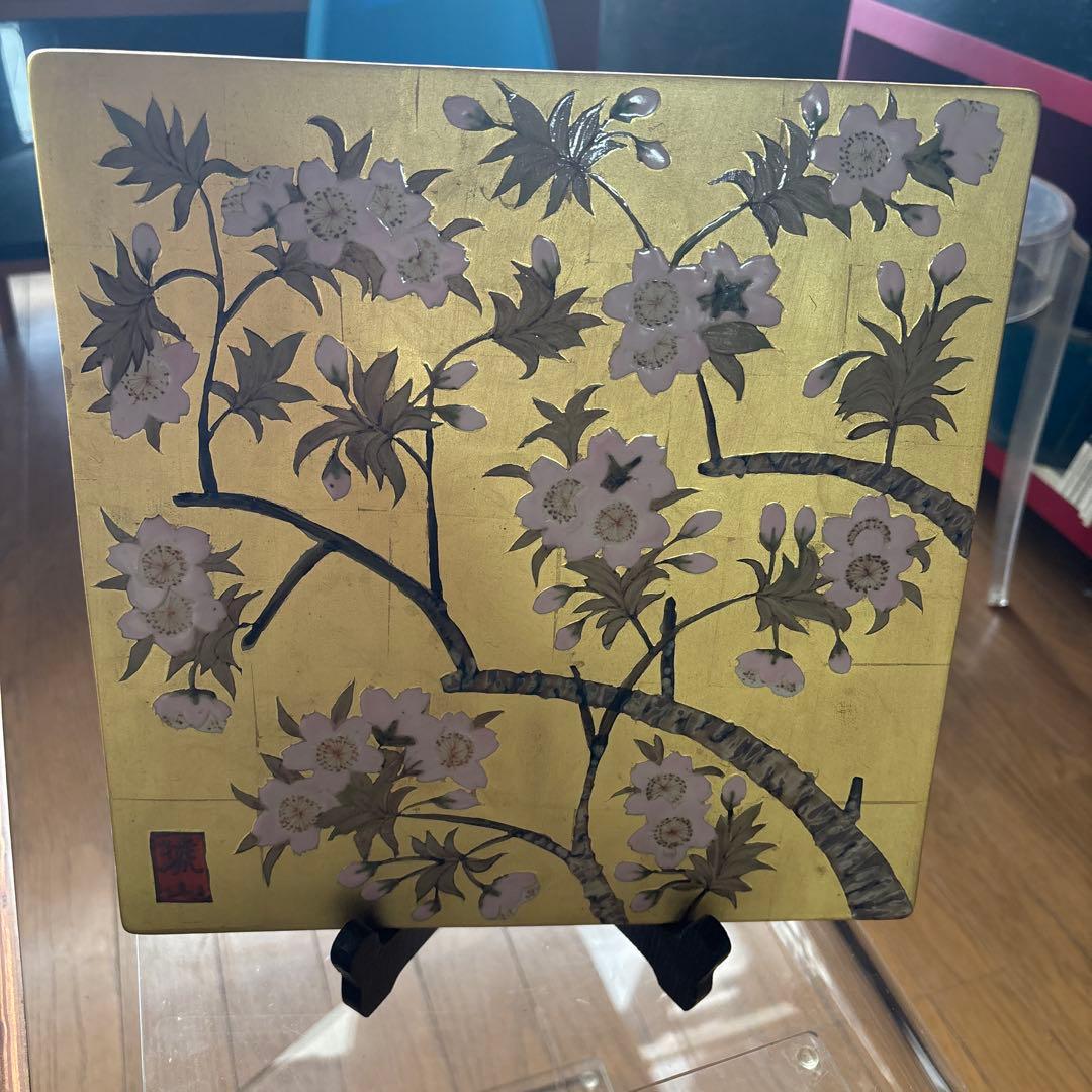 有田焼琥山窯主小野達郎作金欄手飾り『桜』木製皿立てつき桜の花 金色 陶器プレート