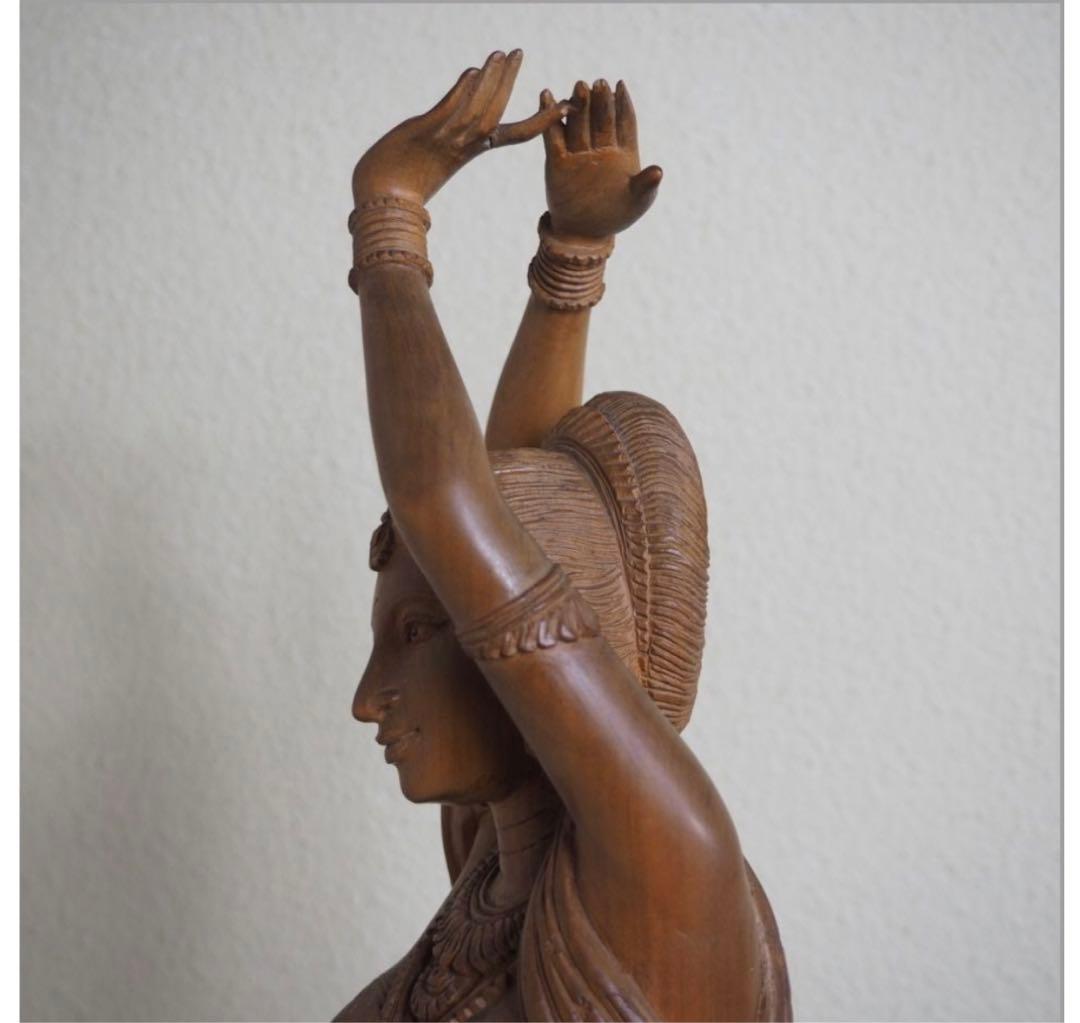 送料無料　時代物　老山白檀香木インド白檀細密彫刻女神像高さ62.5ｃｍ本物保証