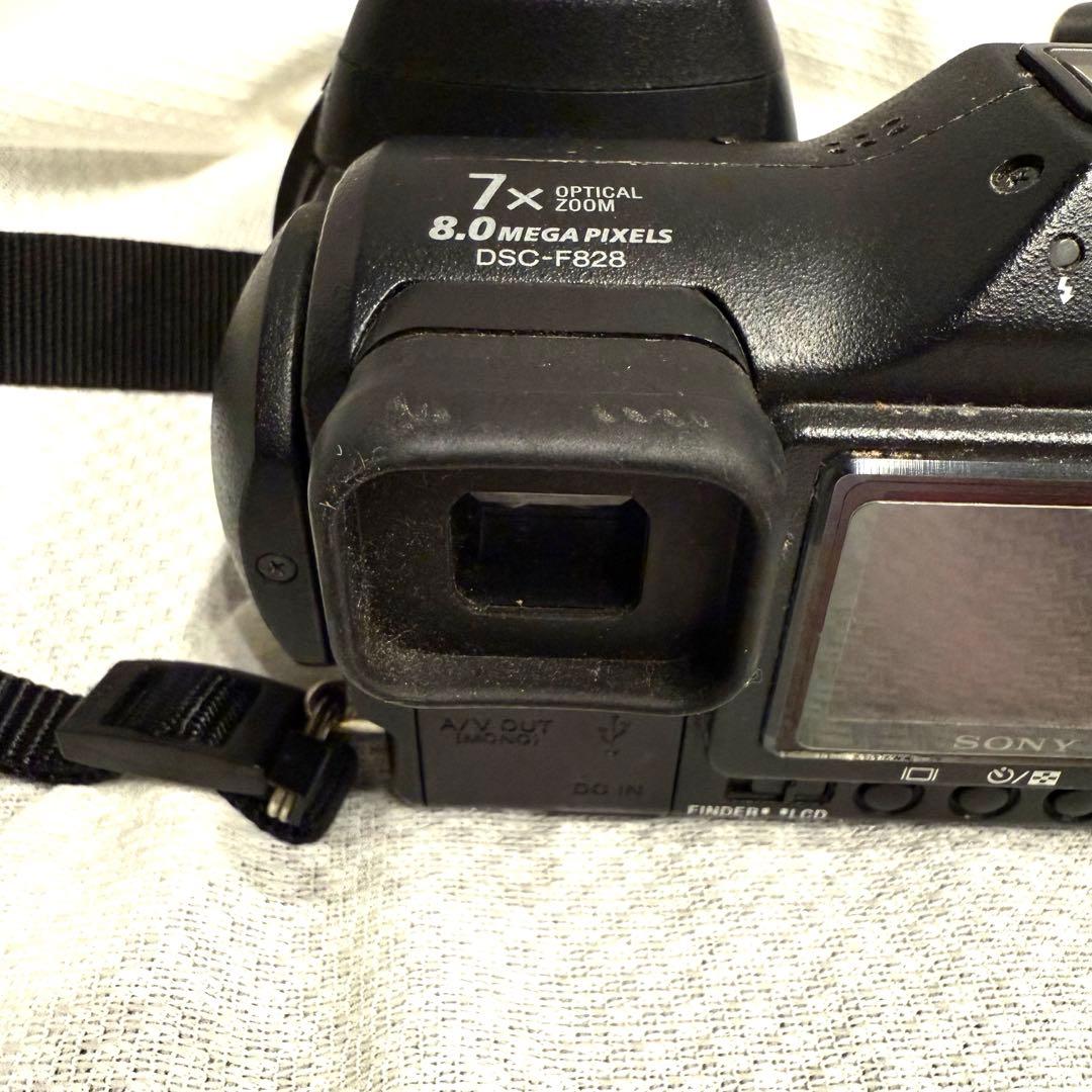 ワンオーナーSONY DSC-F828 デジタルカメラ　ストロボ 新品バッテリー