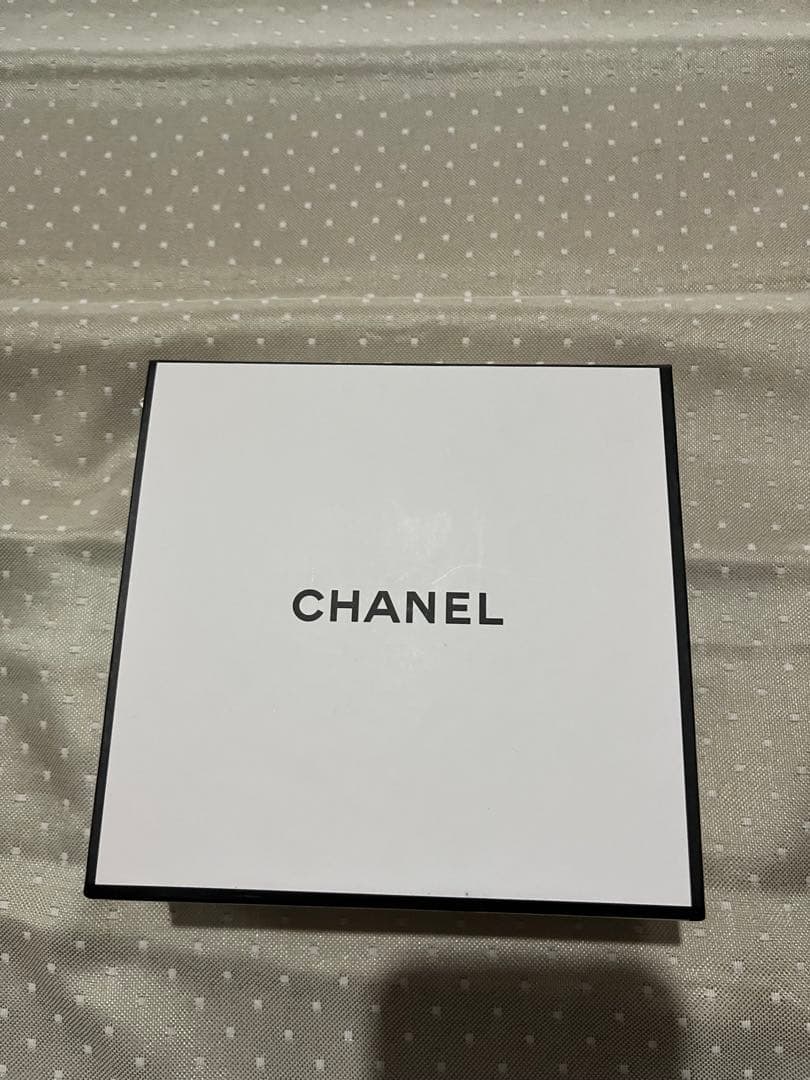 【CHANEL】未使用ギフトボックス　ヘアミスト・リップ・ネイル3点セット