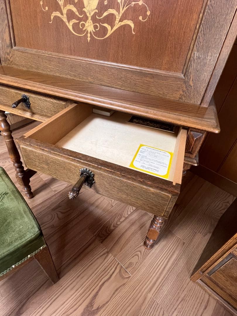 カントリーハウス　ドレッサー、椅子、デスク、チェスト