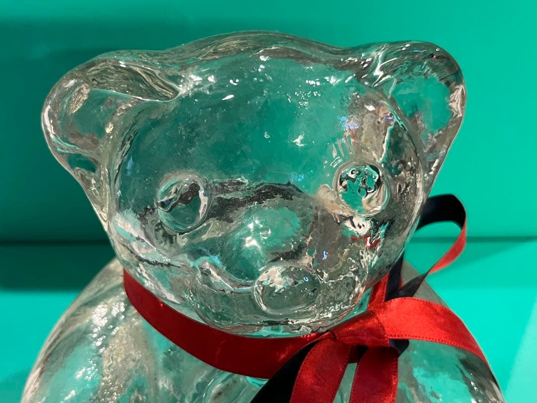 大型　ガラス製クマのオブジェ 赤黒リボン付き