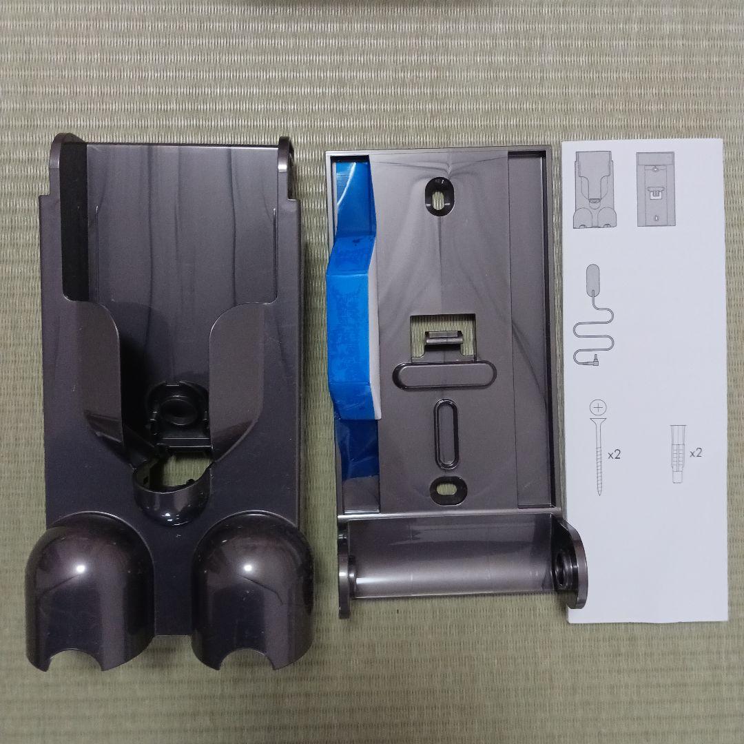 ダイソン　掃除機DigitalSlimFluffy+　本体 充電器・各ノズル付き