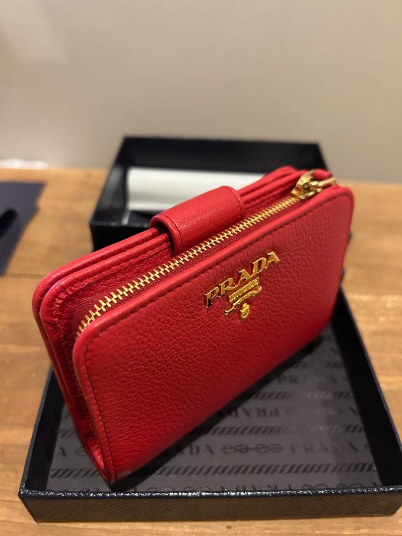 【新品・未使用】PRADA 二つ折り財布