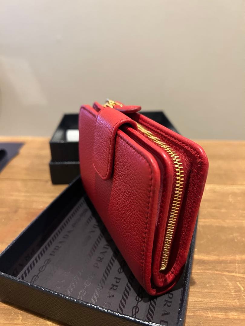 【新品・未使用】PRADA 二つ折り財布