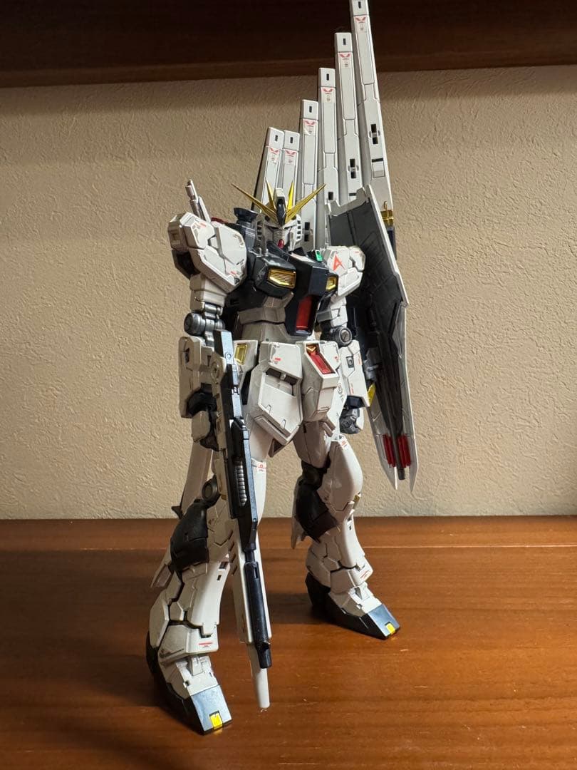 RG νガンダム チタニウムフィニッシュ　組立済み