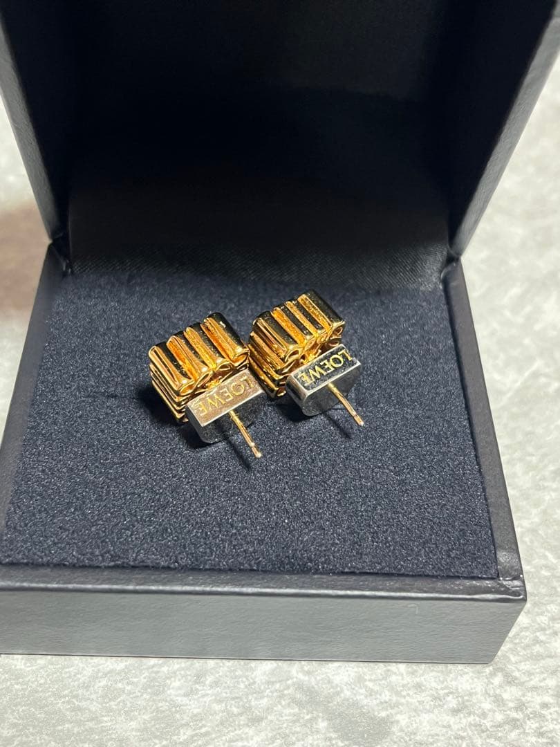 LOEWE アナグラム　ゴールドピアス