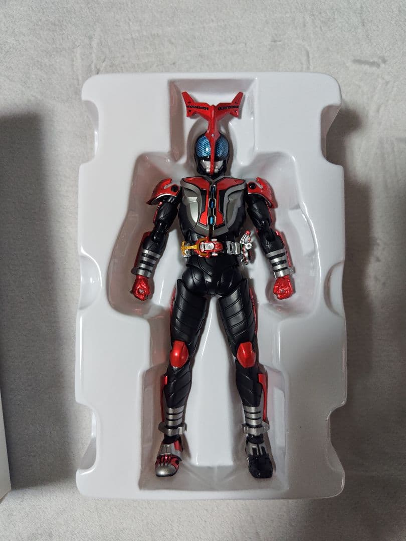 S.H.Figuarts 真骨彫製法 仮面ライダーカブト ハイパーフォーム