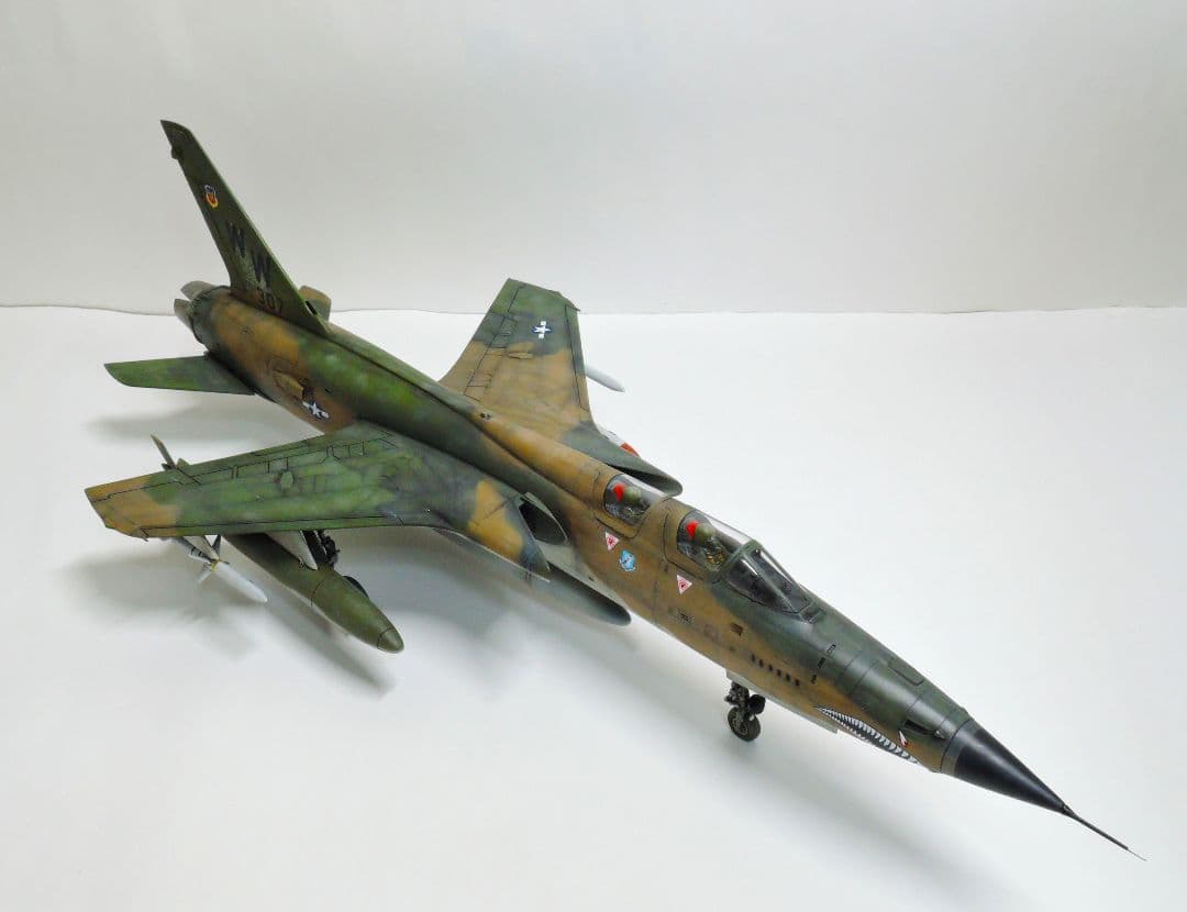 【完成品】ハセガワ 1/48 F-105G サンダーチーフ ワイルドウィーゼル