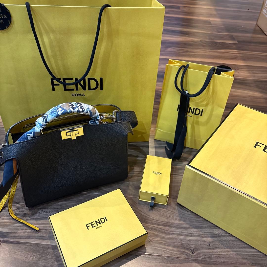 FENDI ピーカブー ISeeU スモール　ショルダーバッグ