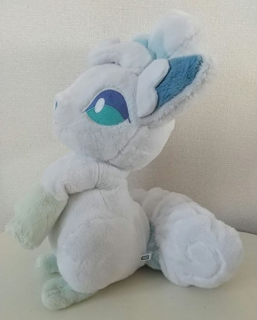 ポケモン　タカラトミー　リーリエのシロン　アローラロコン等身大ぬいぐるみ