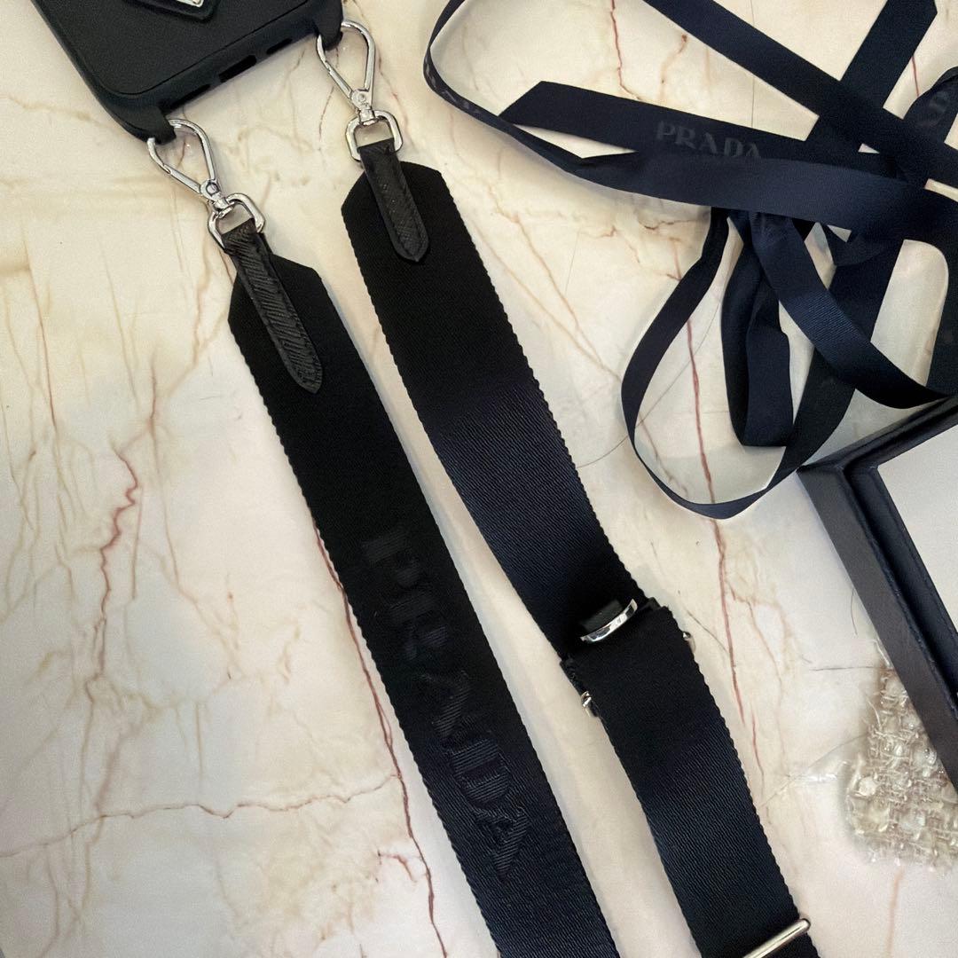 PRADA iPhone用ケース ストラップ付き iPhone14 16e