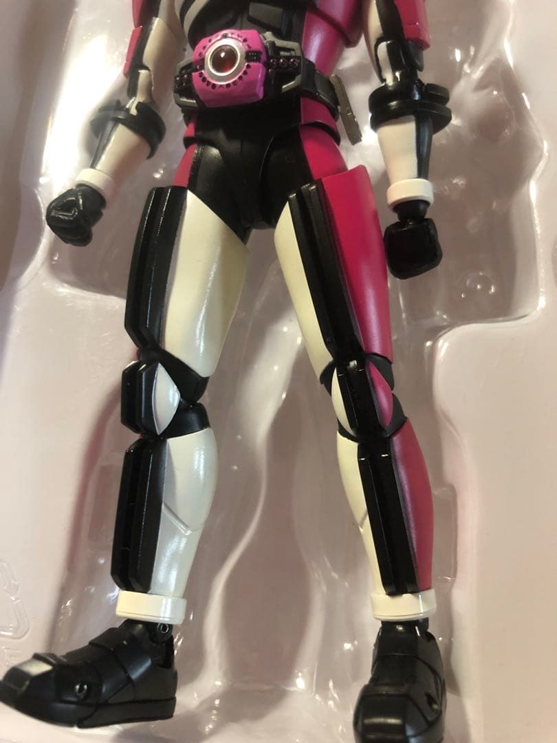 フィギュアーツ 真骨彫 仮面ライダーディケイド(ネオディケイドライバーVer.)