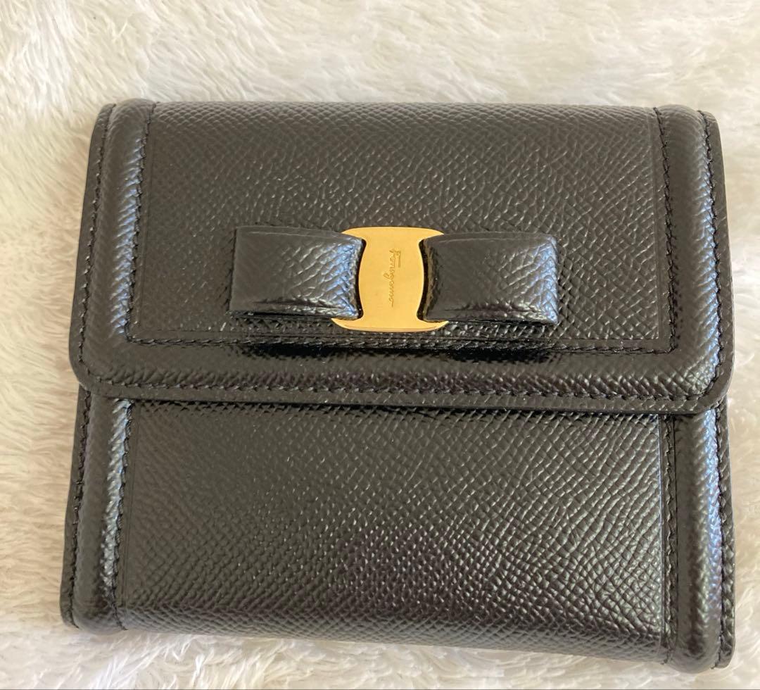 【お値下げ中】Salvatore Ferragamo 財布　ヴァラ　フェラガモ