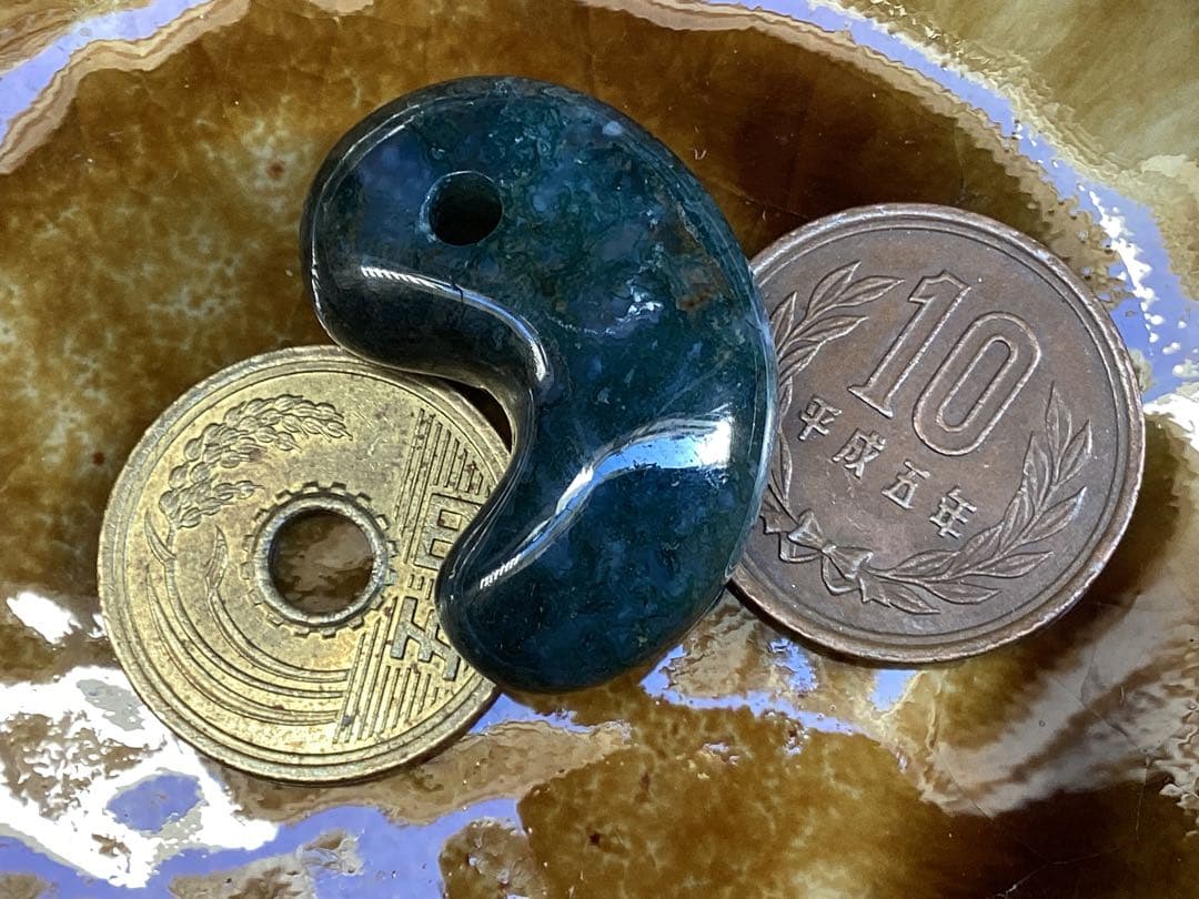 ✳超希少数の*幸運金運の黄色入り出雲勾玉【碧玉】　20万円以上のお値段鑑別書付