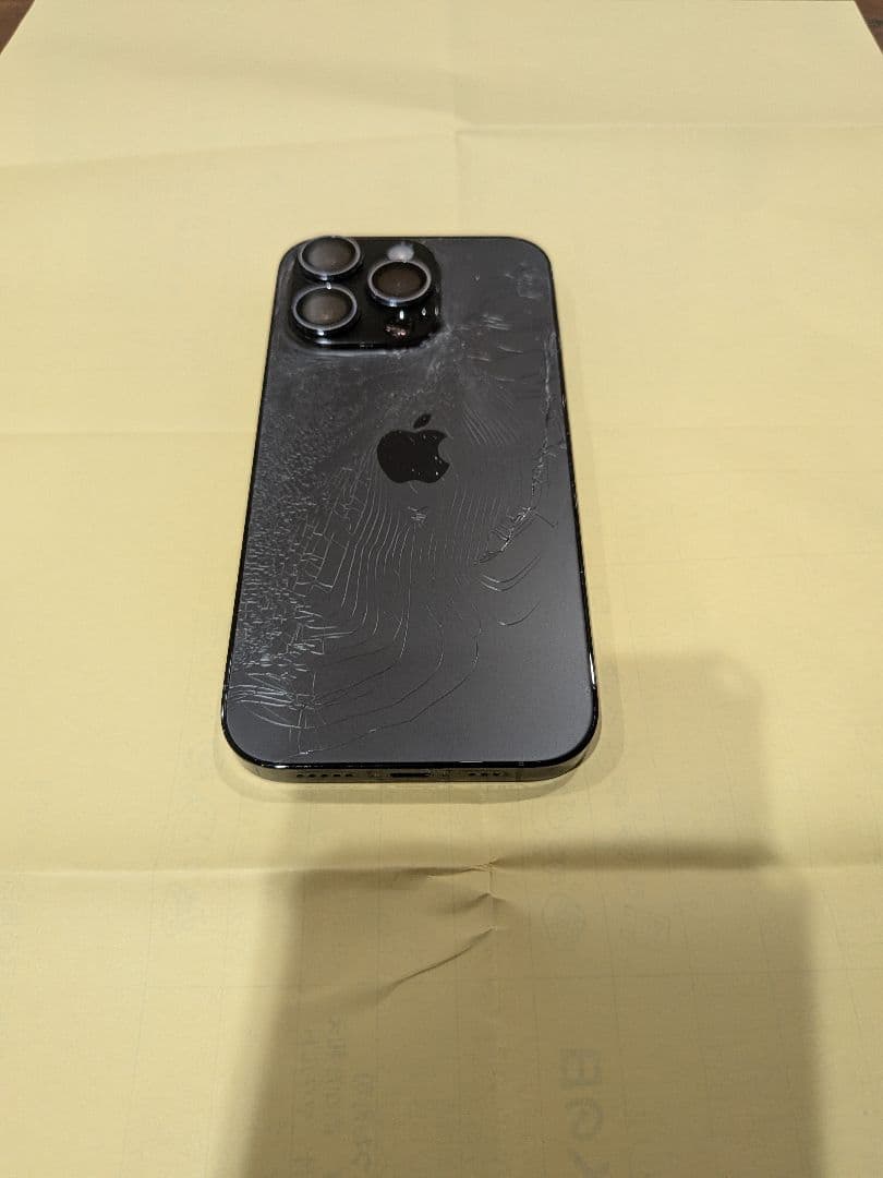 iPhone14pro 背面割れ