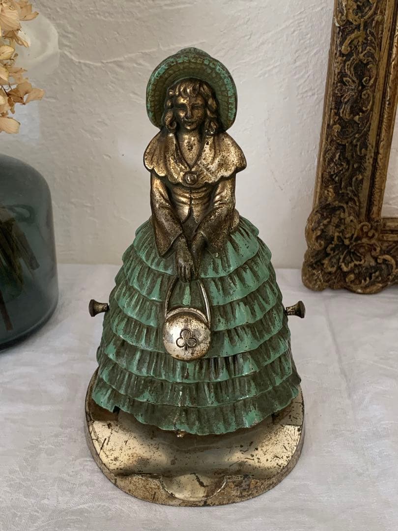 イギリスアンティーク　女性　金属製　置物　ブロカント