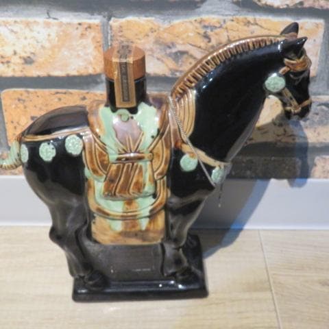 未開栓 サントリー ローヤル 干支ボトル 陶器 馬 600ml 43%