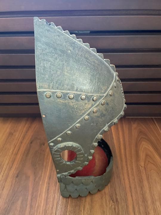 サントリー　兜型ボトルディスプレイ