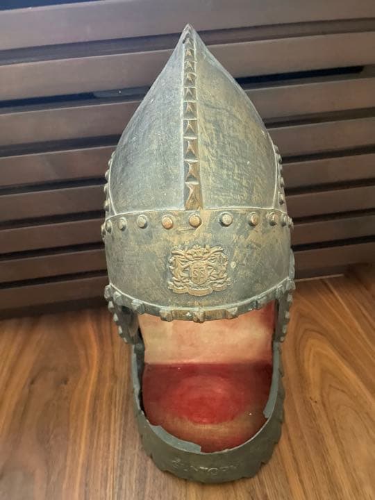 サントリー　兜型ボトルディスプレイ