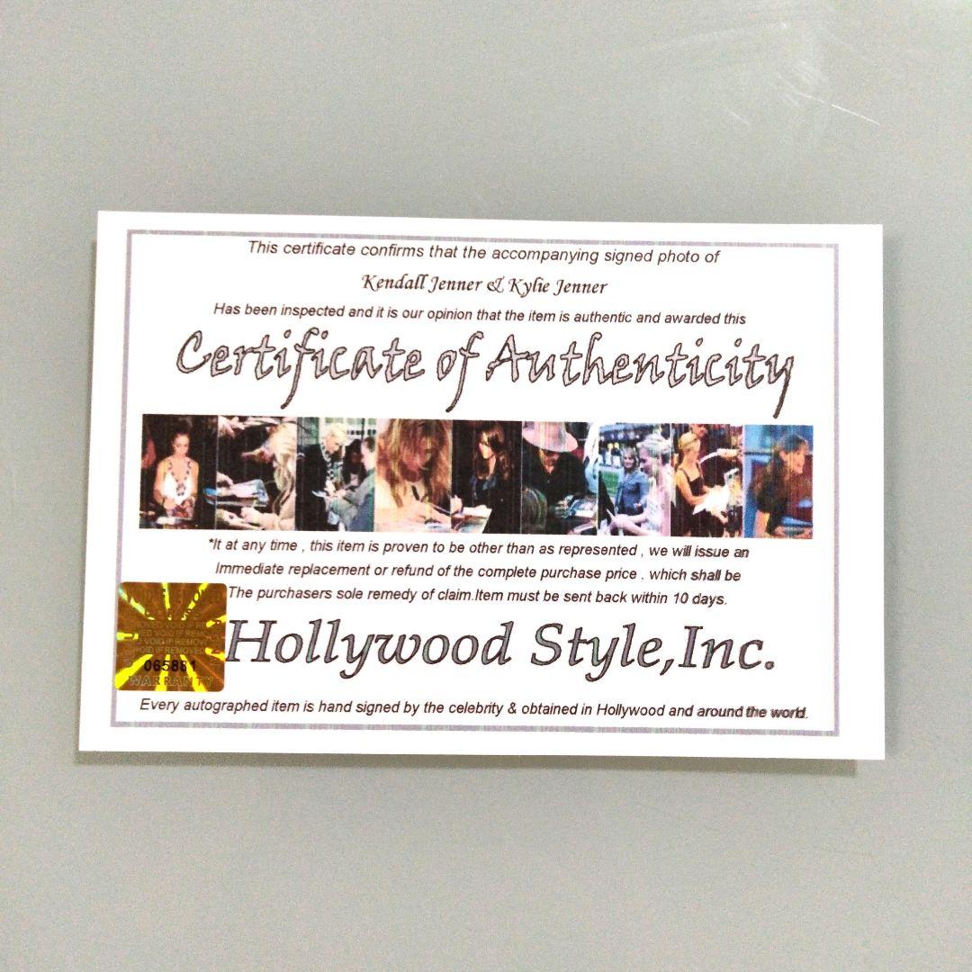 ケンダル・ジェンナーとカイリー・ジェンナー直筆サイン入り2Lサイズ写真
