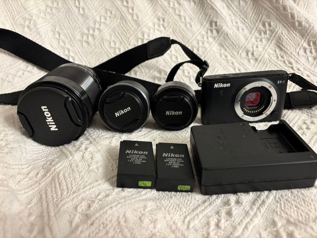 Nikon S1 本体　標準ズームレンズセット　(バッテリー2つ付き)