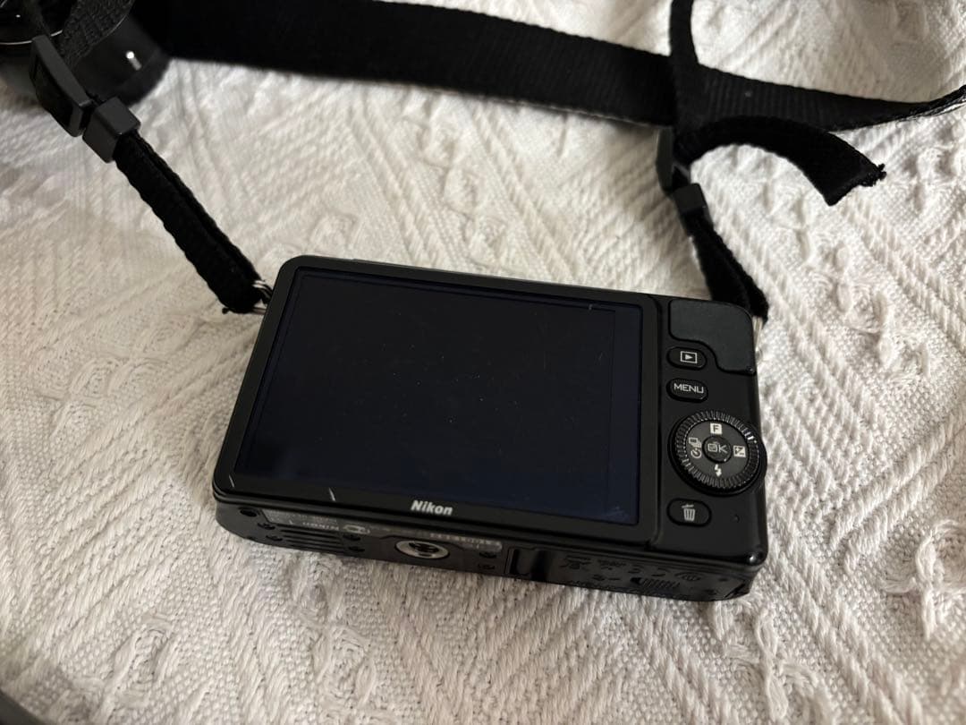 Nikon S1 本体　標準ズームレンズセット　(バッテリー2つ付き)