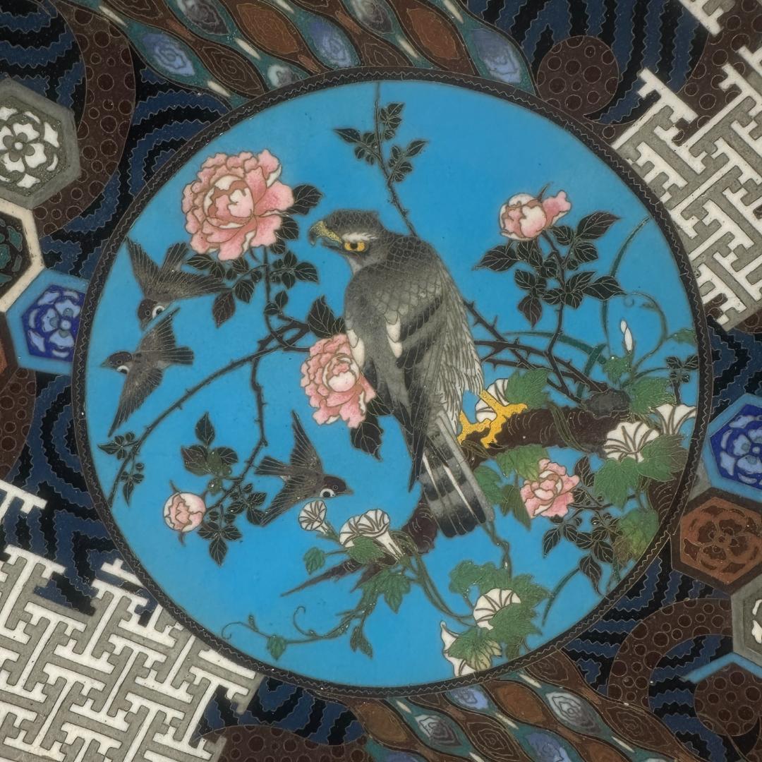 中国　景泰藍焼　七宝 牡丹鷹雀花鳥文飾皿