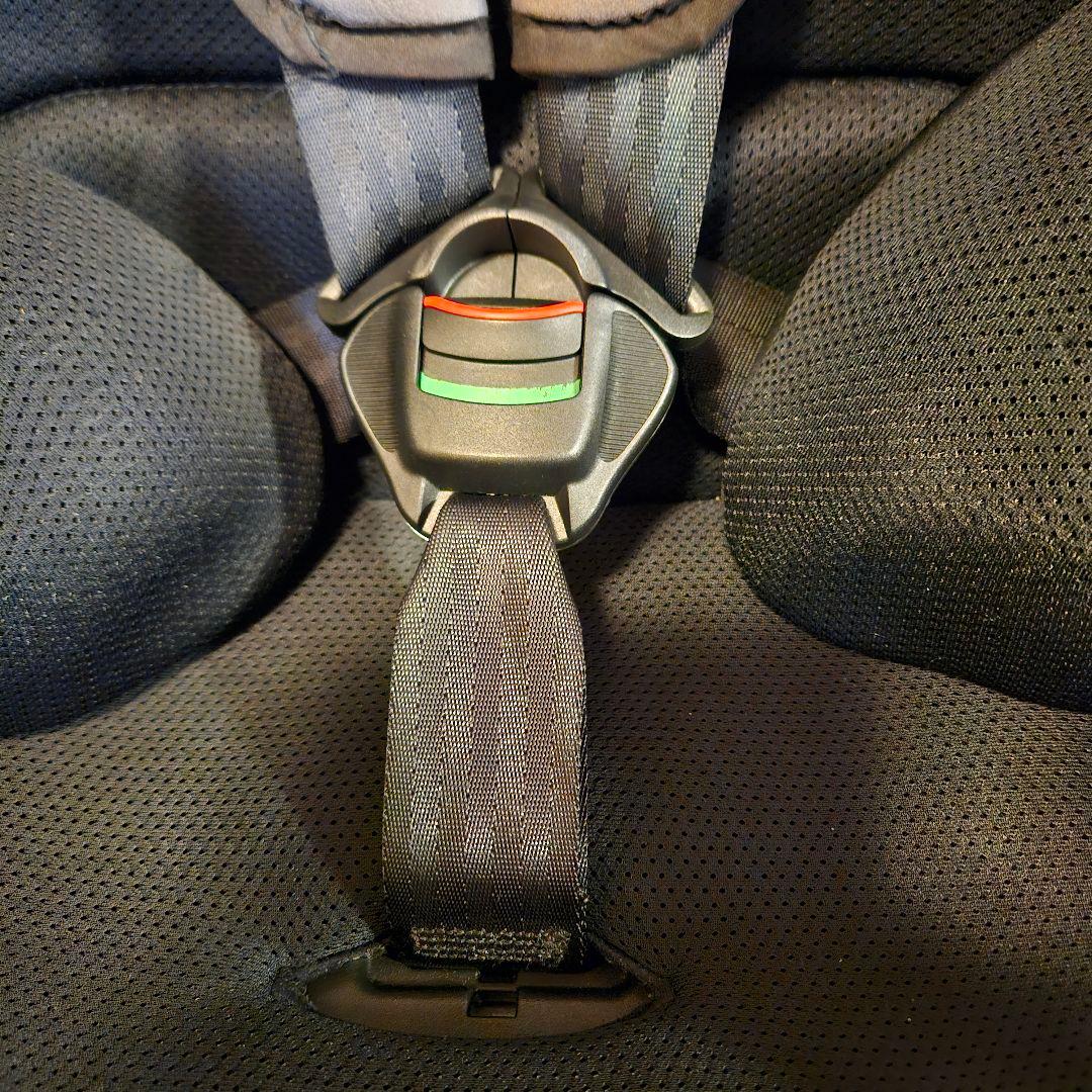 ISOFIX　チャイルドシート　ジュニア　Formfit