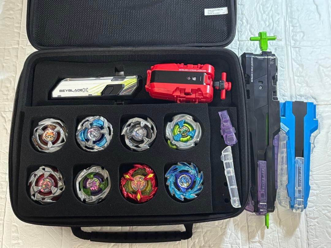 ベイブレードX まとめ売り ベイ8個、ランチャー、ケースなど付属