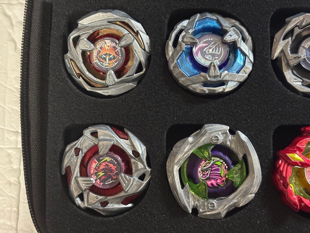 ベイブレードX まとめ売り ベイ8個、ランチャー、ケースなど付属