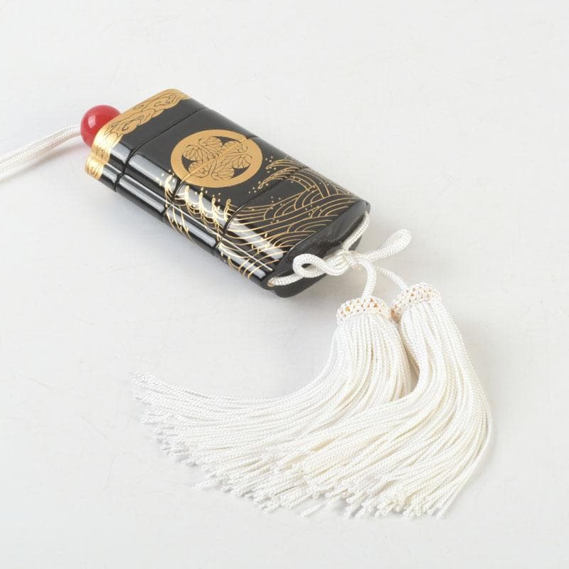 専用　黒漆　三つ葉葵雲波蒔絵　印籠　薬入　根付　緒締め玉　共箱　V9606