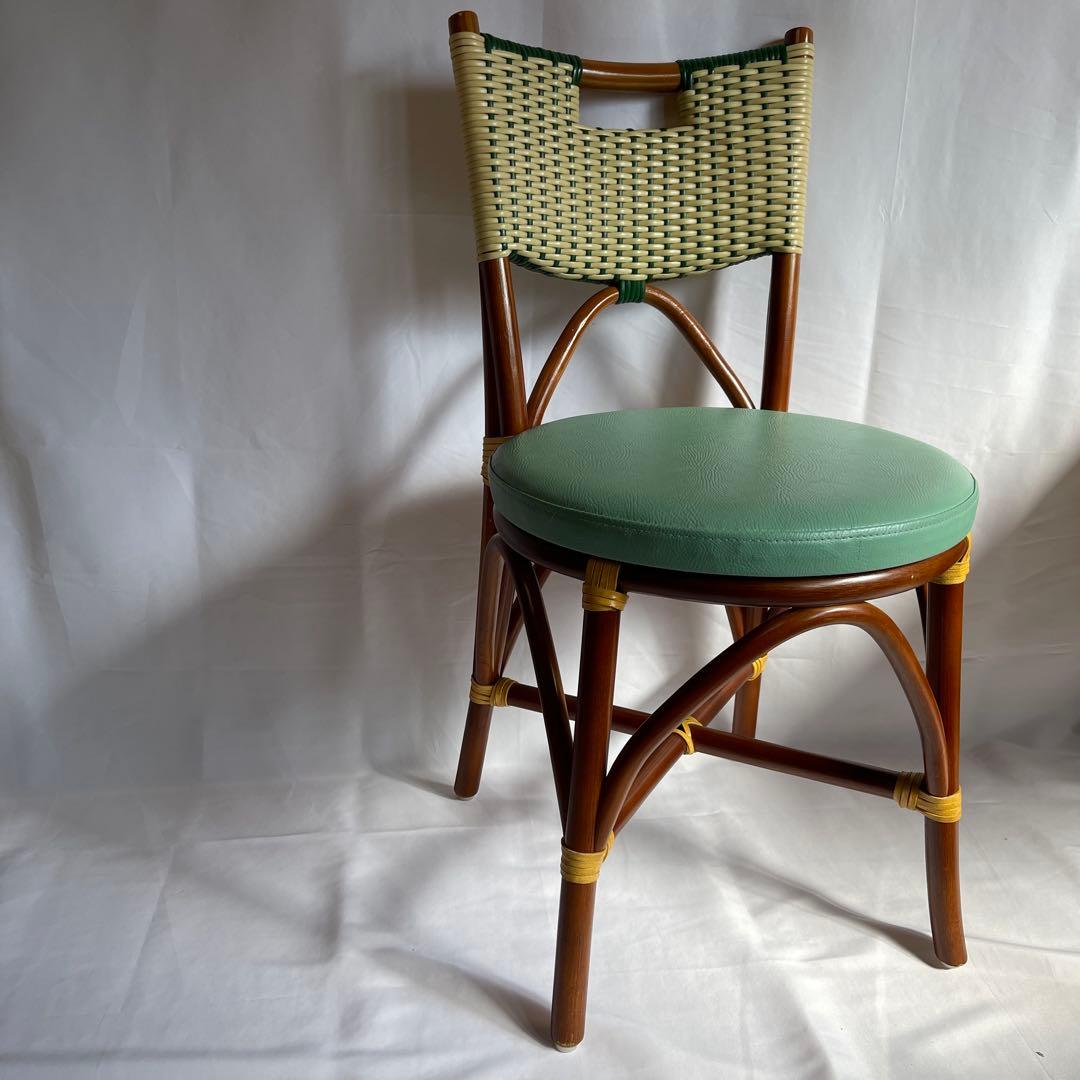 軽くて丈夫なラタンチェア