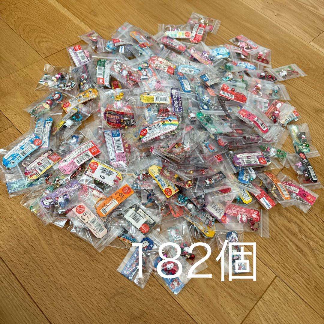ハローキティ　ご当地キティ　ストラップ　182個おまとめ セット売り　根付け