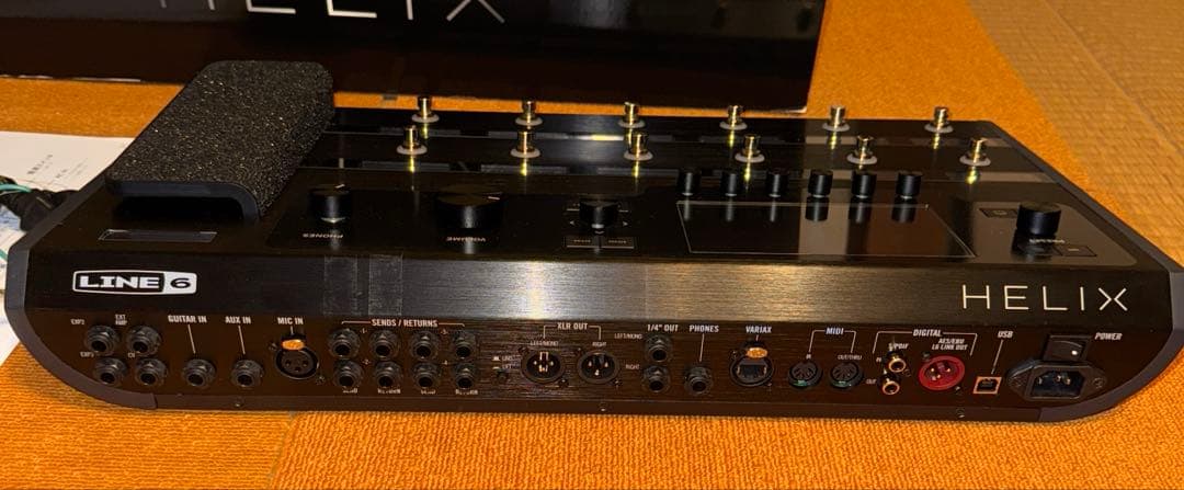 Line 6 Helix Floor マルチエフェクター