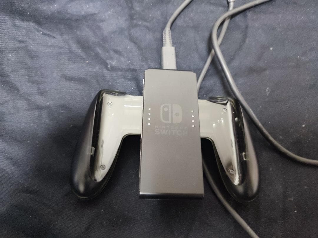 ニンテンドースイッチ キャリーケース Joy-Con充電グリップ SDカード