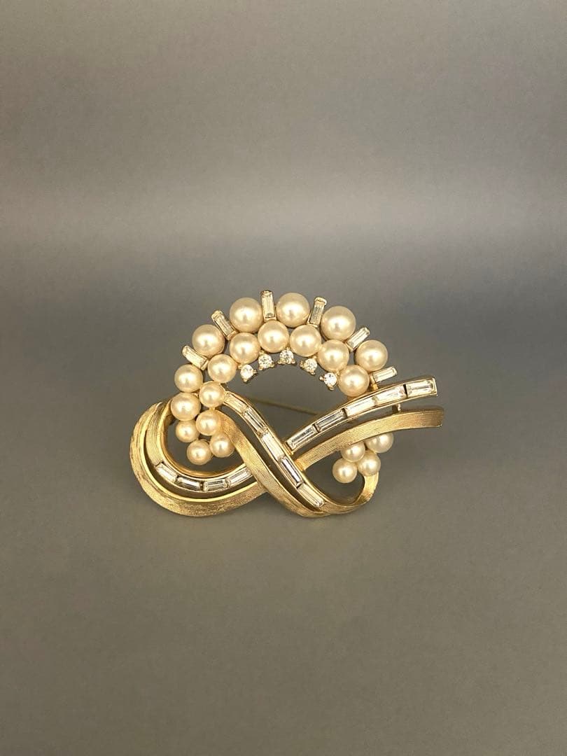 lotuscloud 2512⭐️TRIFARI トリファリヴィンテージブローチ