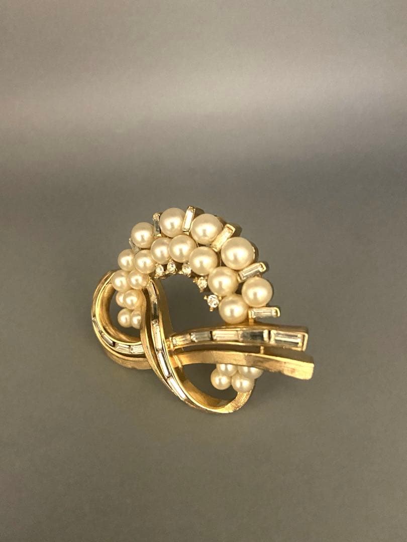 lotuscloud 2512⭐️TRIFARI トリファリヴィンテージブローチ