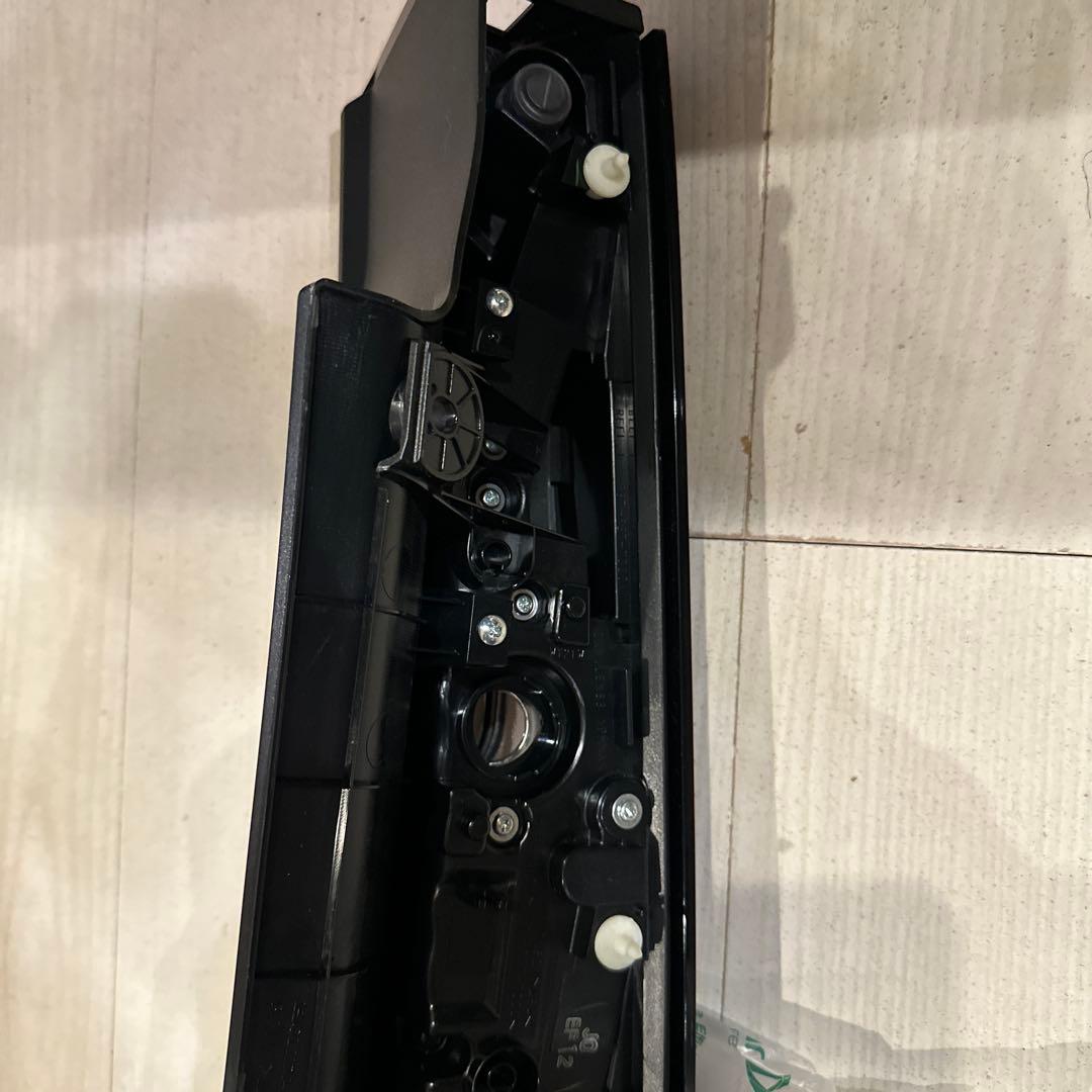 ステップワゴン左テールランプ