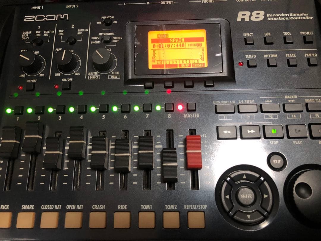 zoom R8 マルチトラックレコーダー￼ ズーム