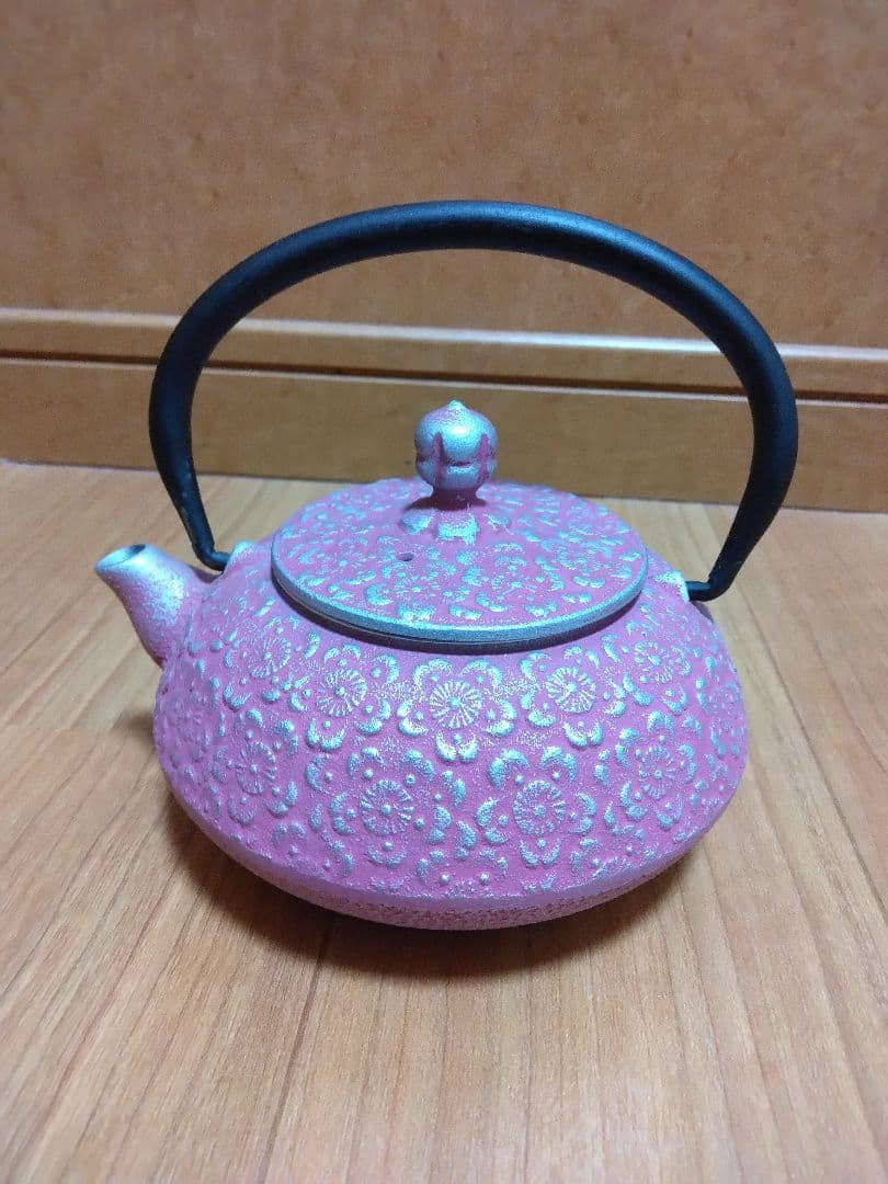 南部鉄瓶　赤　ピンク　水色