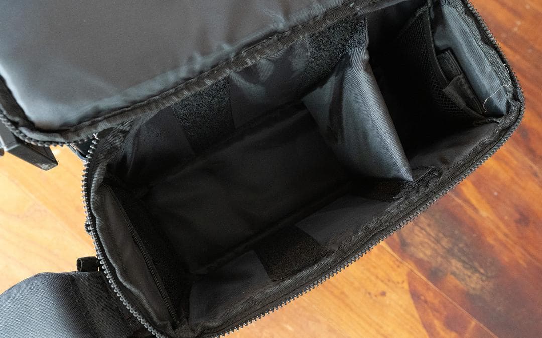 【美品】IGTテーブル ブラック サイドストレージ＆ドリンクホルダー付属