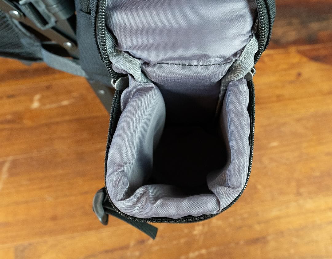 【美品】IGTテーブル ブラック サイドストレージ＆ドリンクホルダー付属